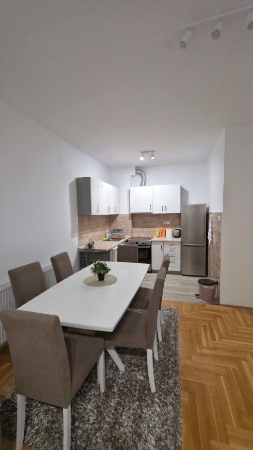 Kitchen or kitchenette, Dining area, oven, stove