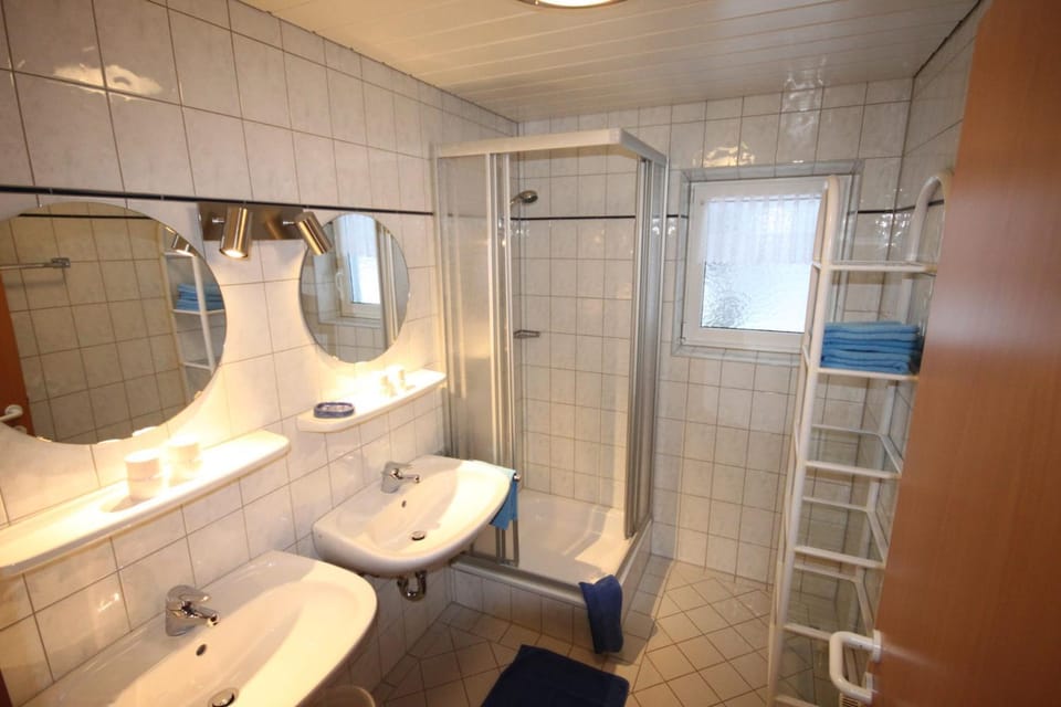 Shower, Bathroom, towels