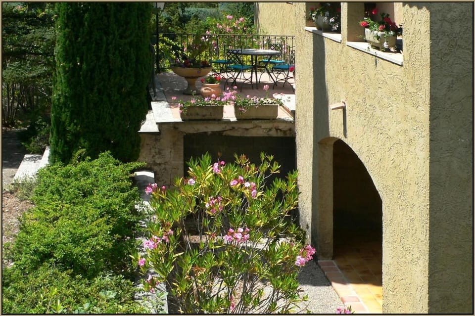 House in Drôme Provençale with a view of Ventoux Villa in Provence