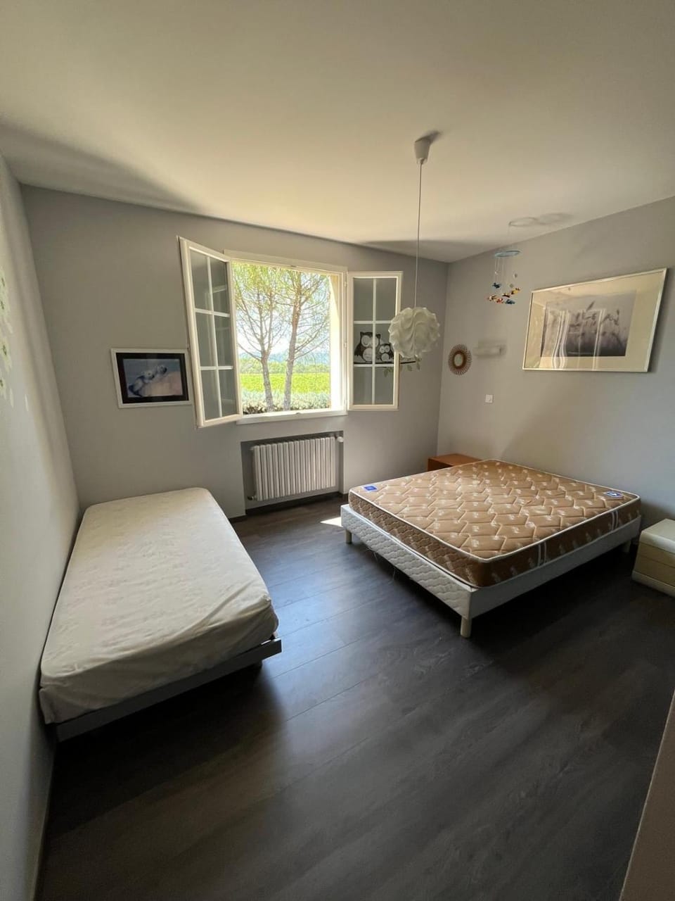 Photo of the whole room, Bedroom