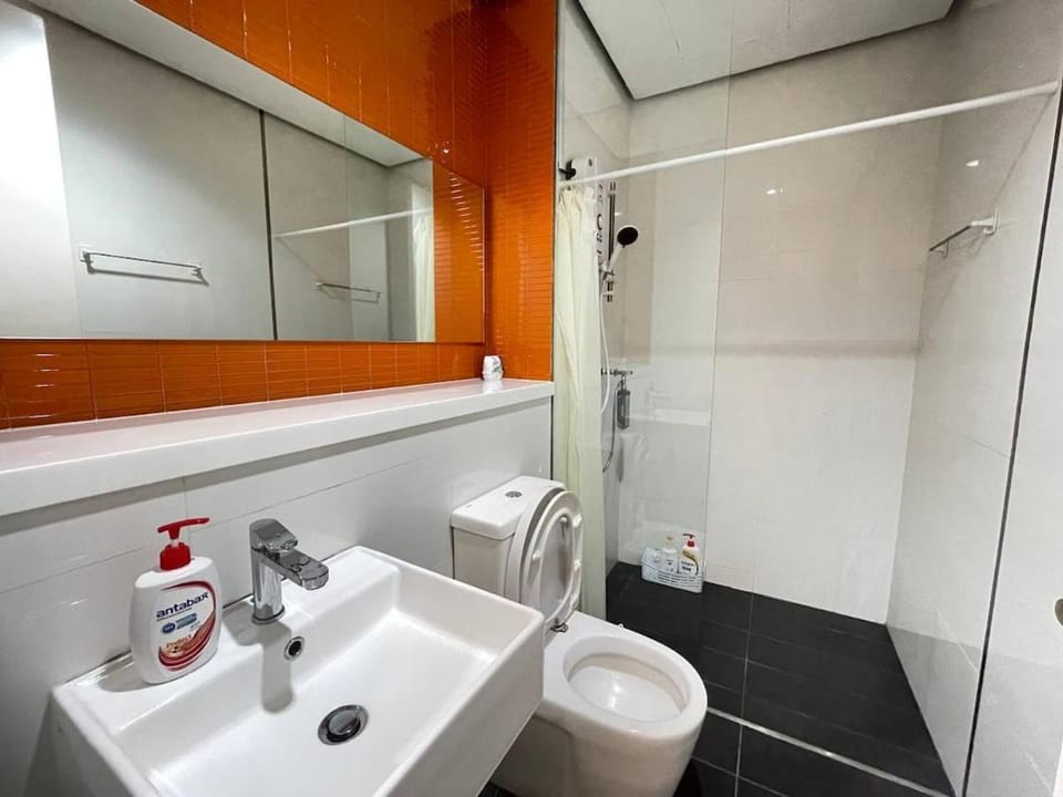 Shower, Toilet, Bathroom