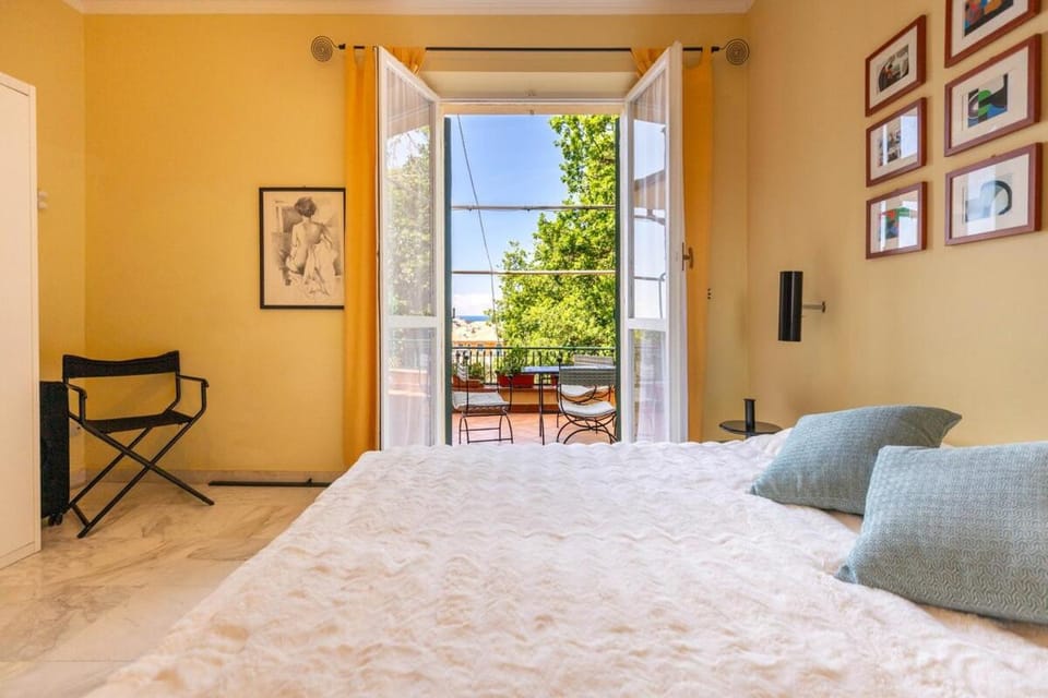 Cinque Terrace - Sea-View Retreat Near Beach Apartment in Lavagna