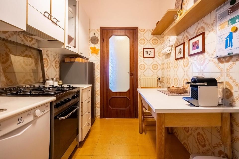 Cinque Terrace - Sea-View Retreat Near Beach Apartment in Lavagna