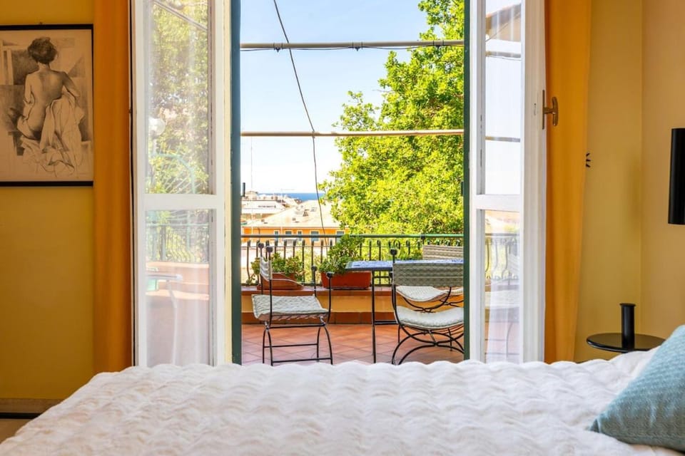 Cinque Terrace - Sea-View Retreat Near Beach Apartment in Lavagna