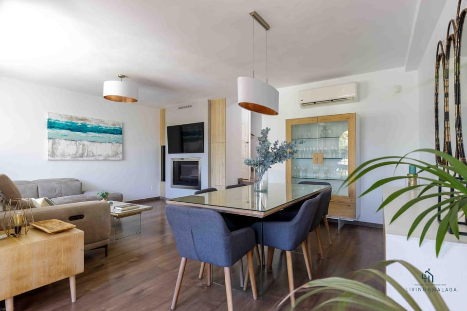 Living room, Seating area, Dining area