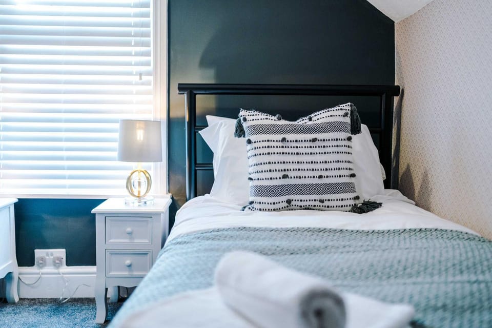 Modern 3BR House Sleeps 7 Near Chester Centre House in Chester
