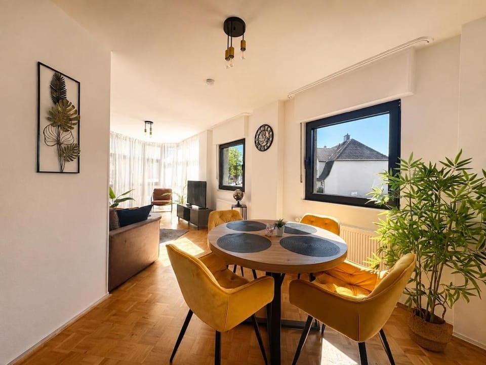 Modern Suite 01 I Queensize-Bett I Smart TV Apartment in Gelsenkirchen