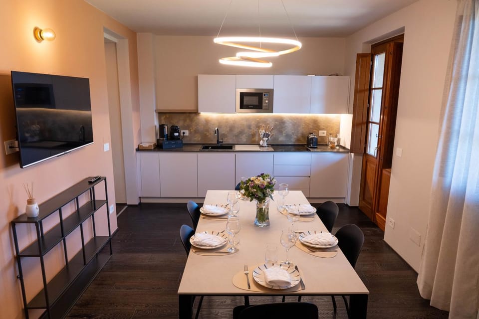 Kitchen or kitchenette, Living room
