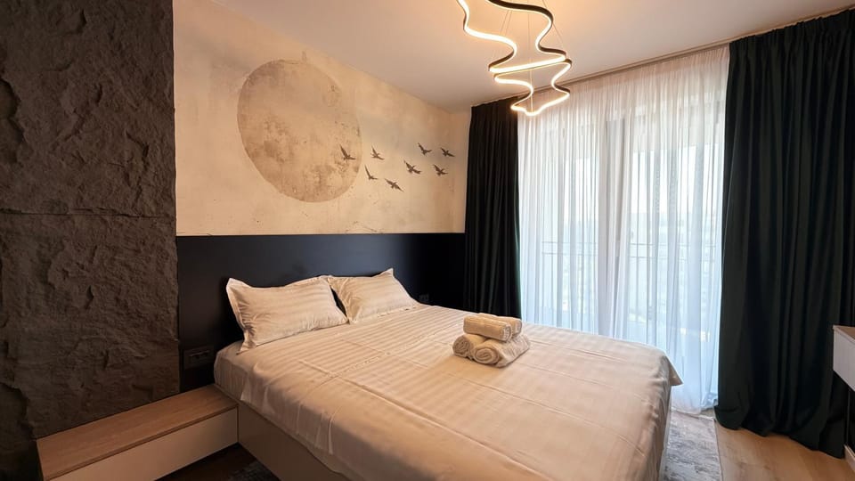 Bed, Photo of the whole room, Bedroom, towels
