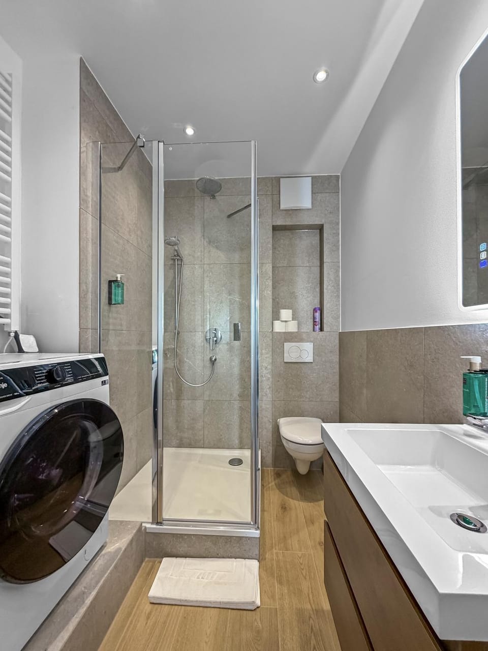 Flatista Homes - Leon Apartment in Munich