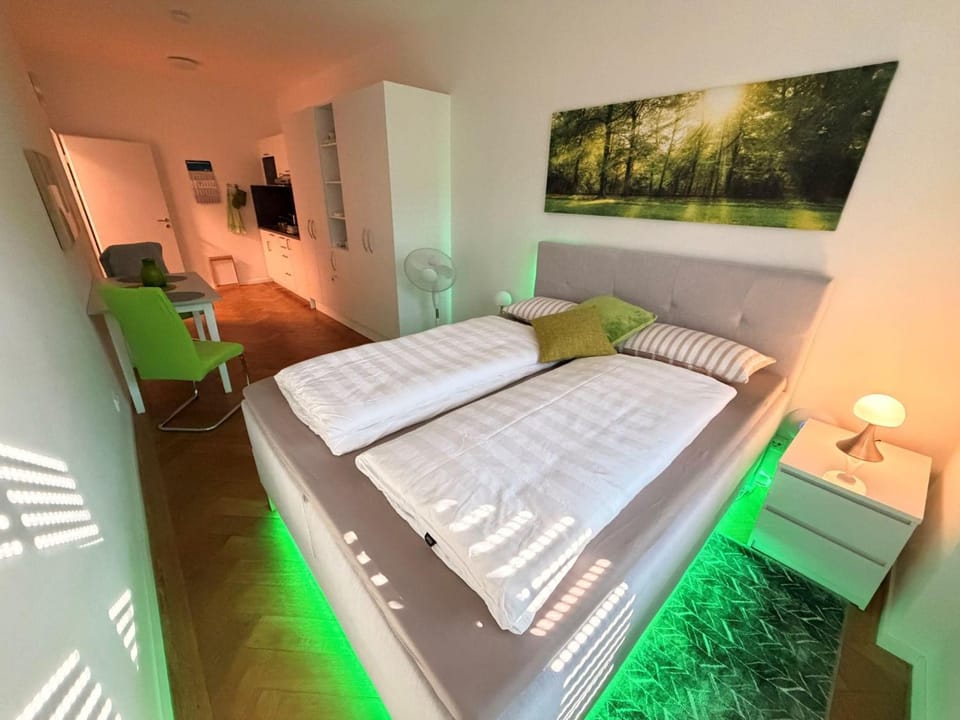 Bed, Photo of the whole room, Bedroom