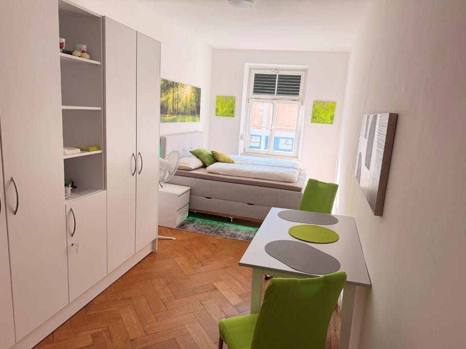 Bed, Photo of the whole room, Seating area, Dining area
