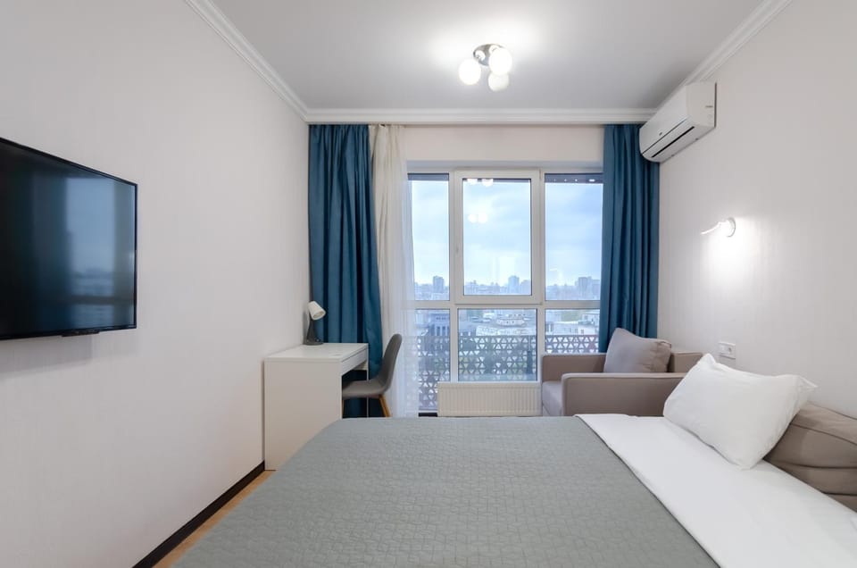 Bed, TV and multimedia, Bedroom, heating, air conditioner