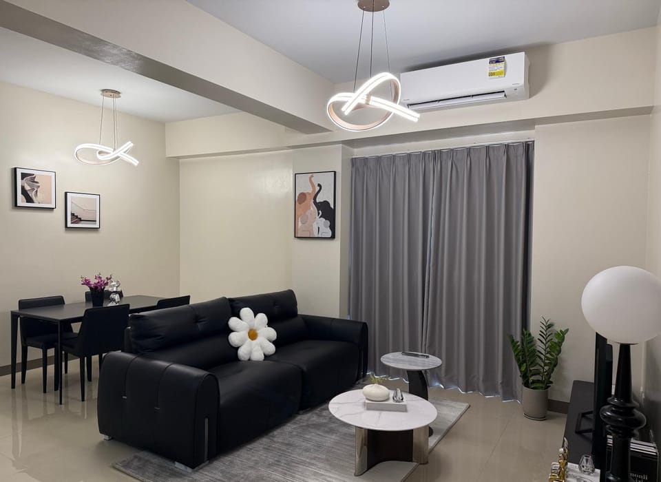 Living room, Seating area, Dining area, air conditioner