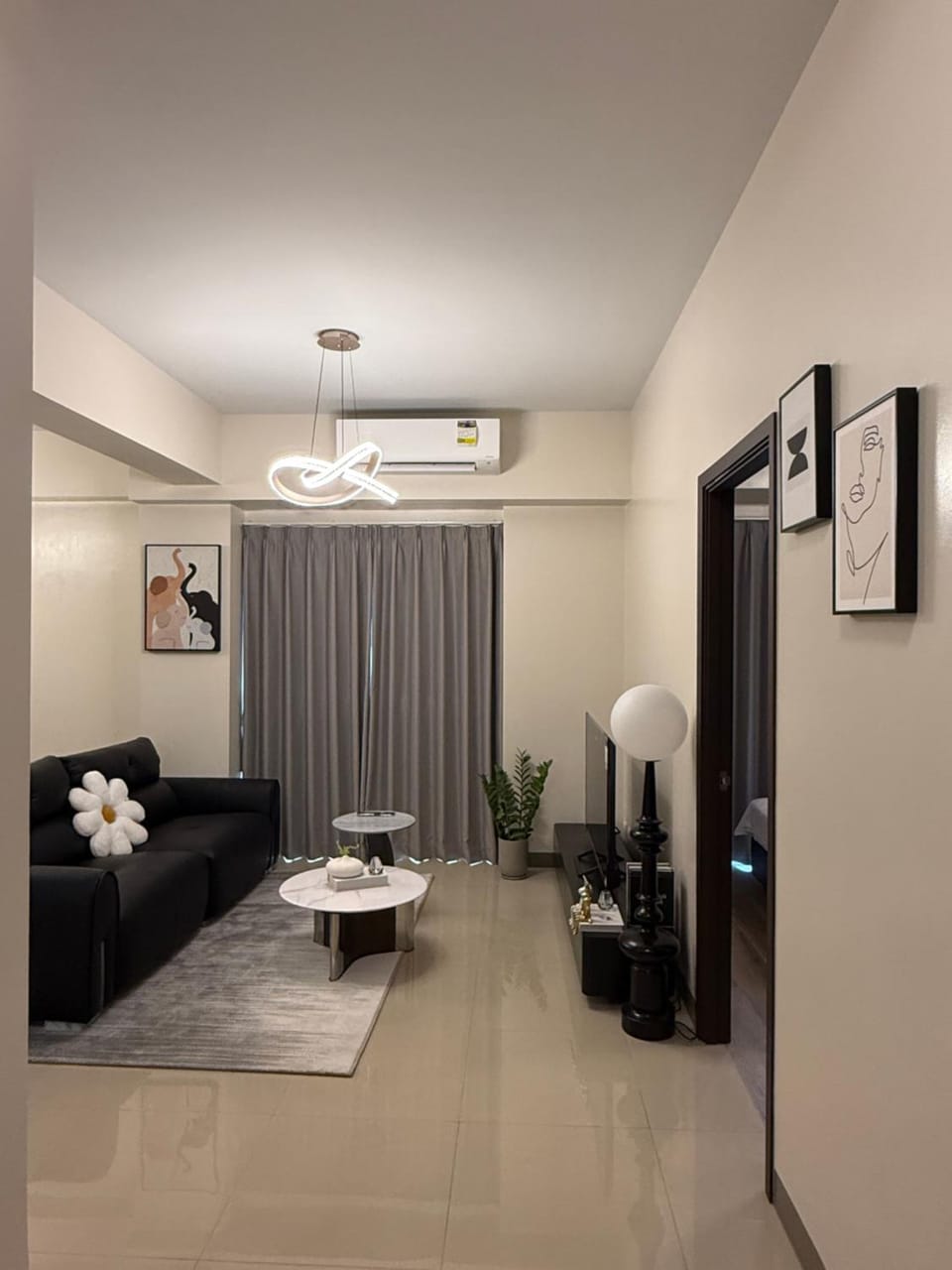 TV and multimedia, Living room, Seating area, air conditioner