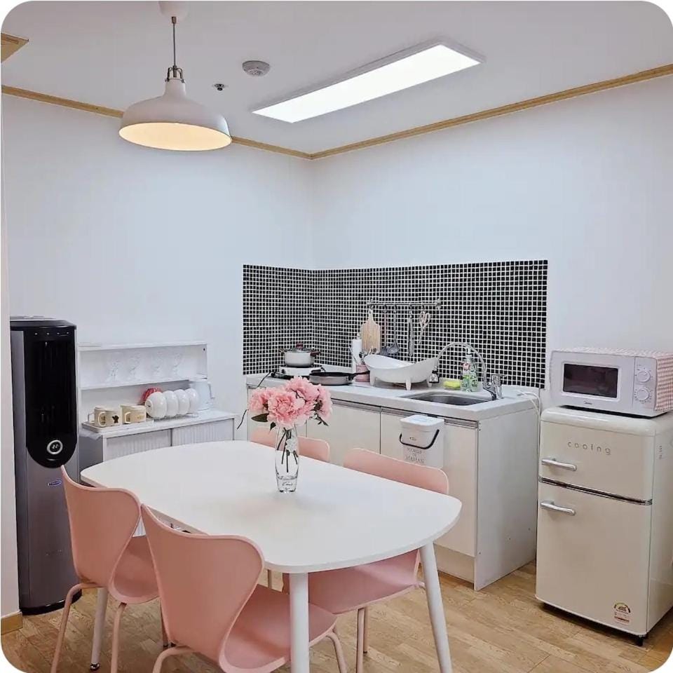New Hongdae station, 30sec to Subway, Elevator available, One minute from Olive Young Apartment in Seoul