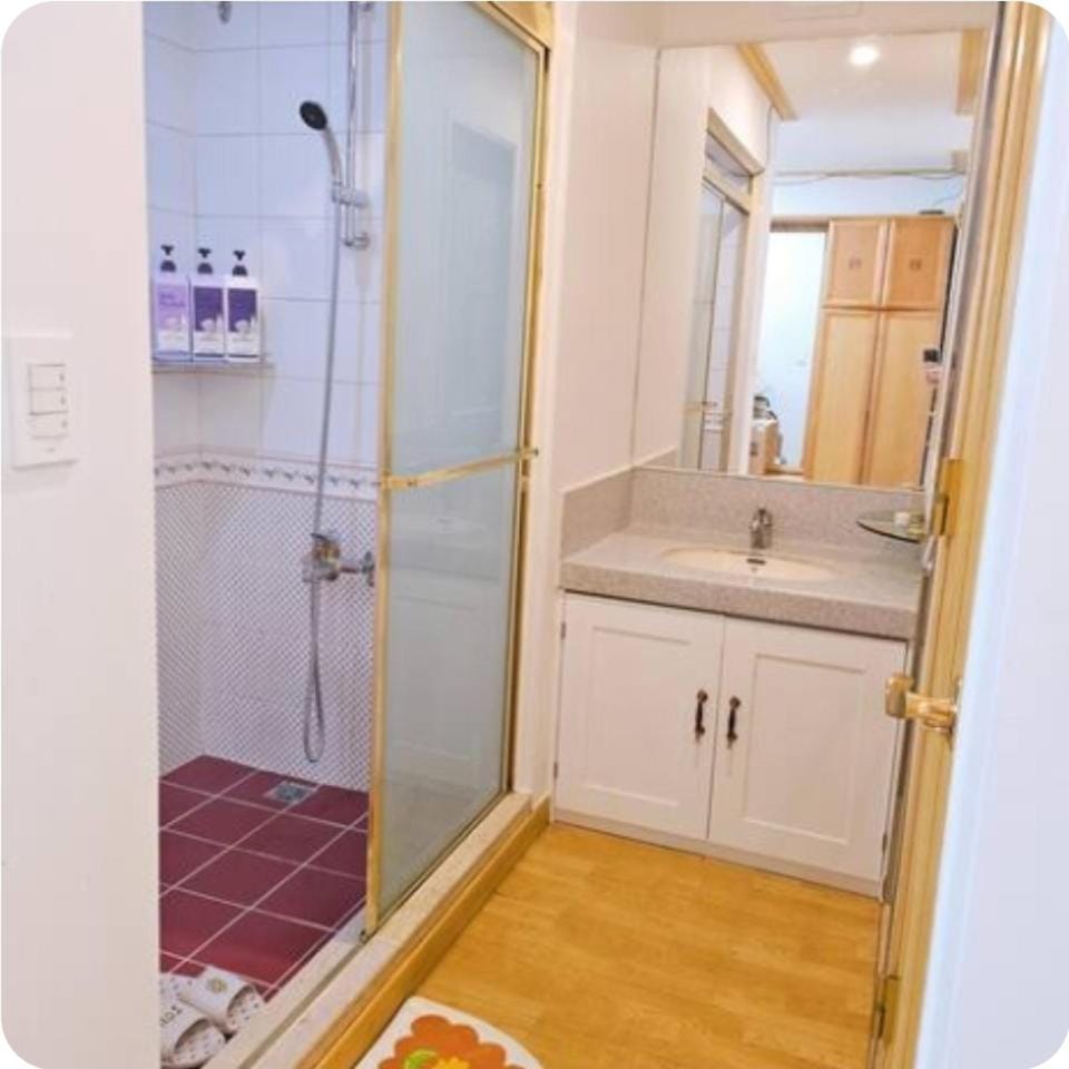 New Hongdae station, 30sec to Subway, Elevator available, One minute from Olive Young Apartment in Seoul
