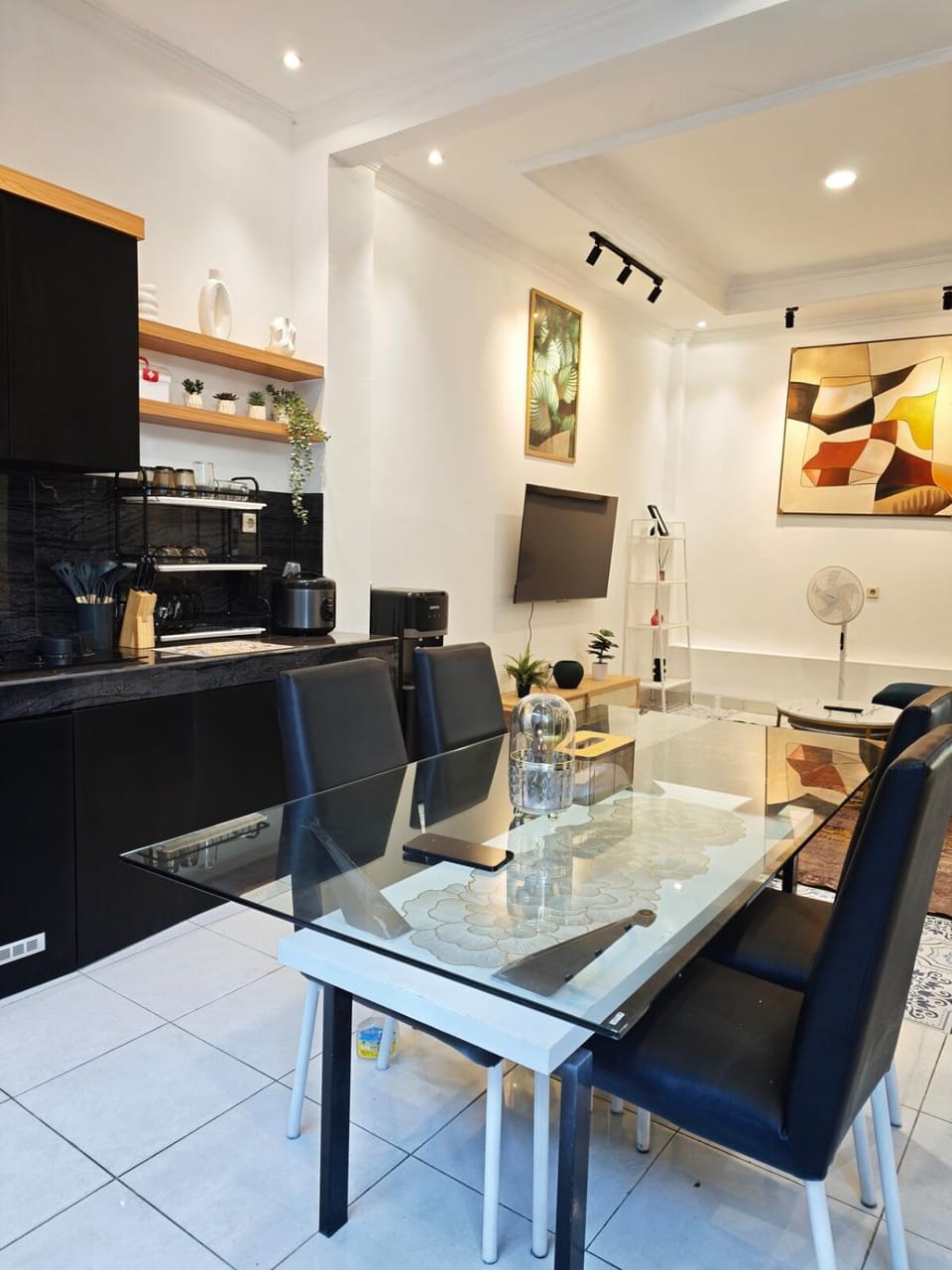 Living room, Seating area, Dining area