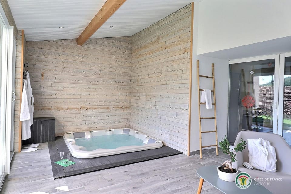Hot Tub, Spa and wellness centre/facilities, towels