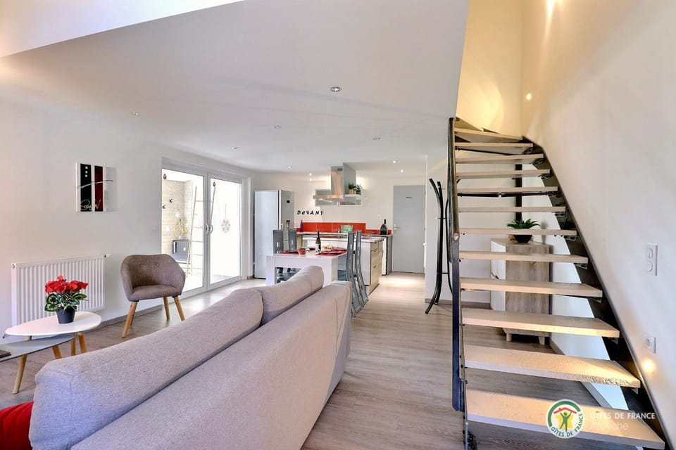 Kitchen or kitchenette, Living room, Seating area