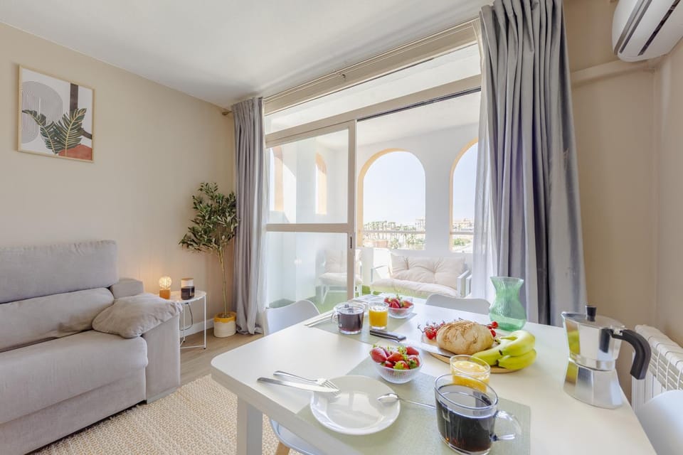 Balcony/Terrace, Living room, Dining area, air conditioner