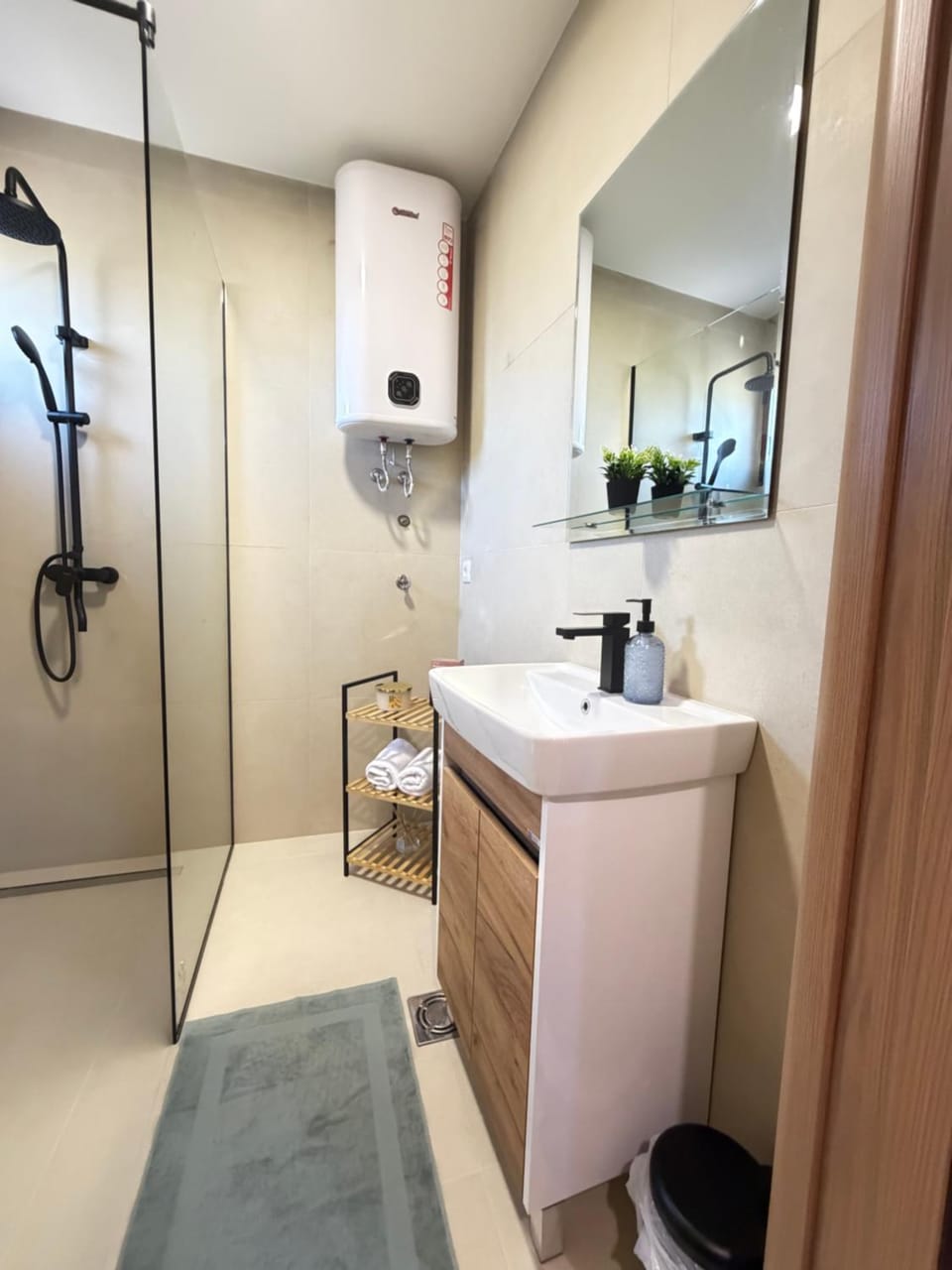 Shower, Toilet
