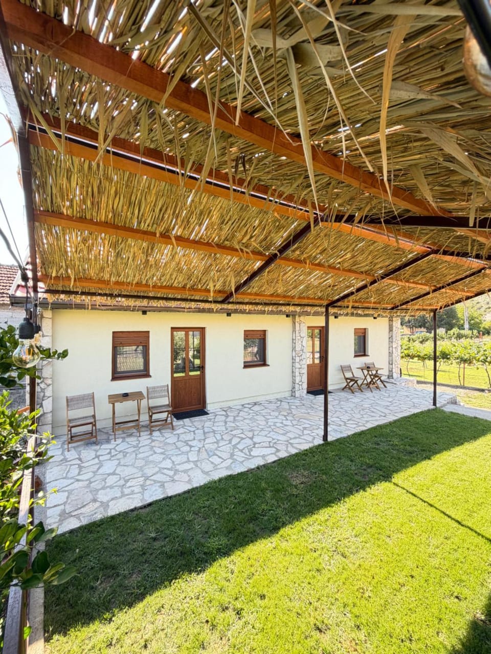 Property building, Patio, Day, Natural landscape, Garden, Garden view