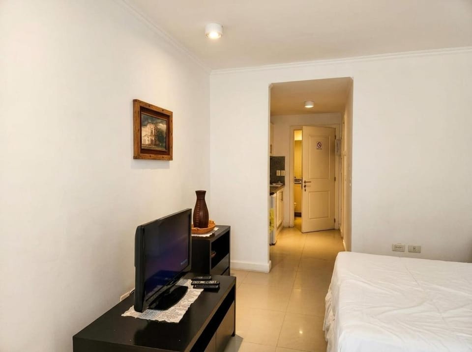 Bed, TV and multimedia, Photo of the whole room, Bedroom, hair dresser