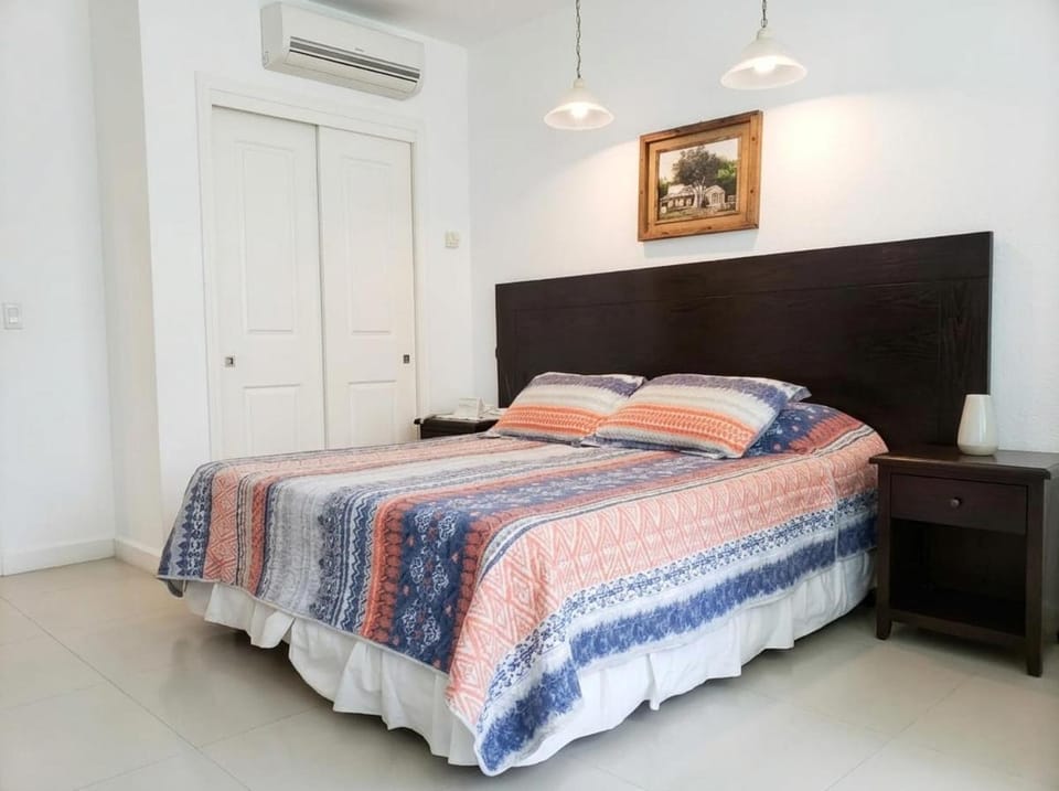 Bed, Photo of the whole room, Bedroom, air conditioner