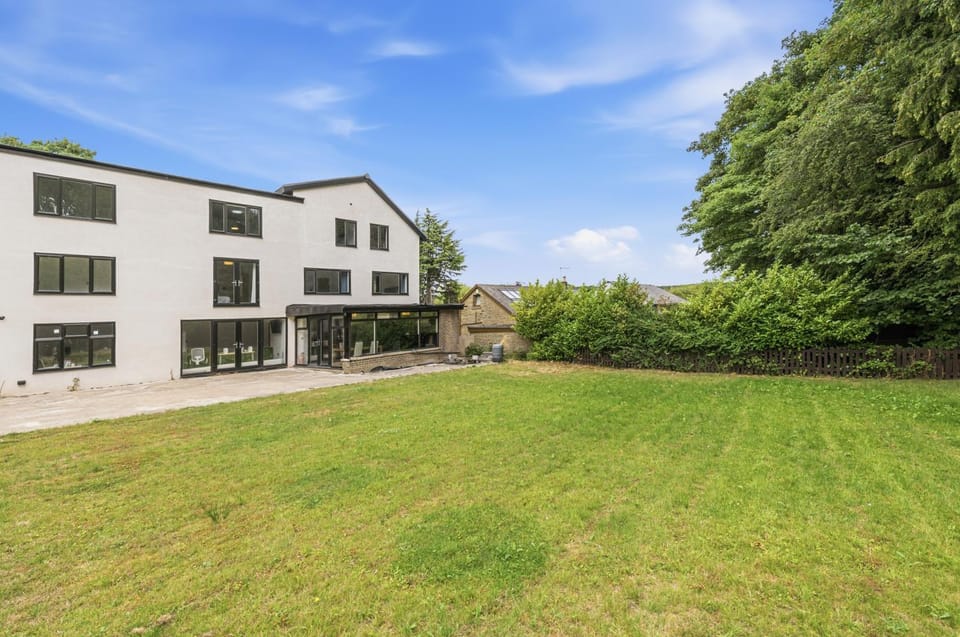 Property building, Day, Garden, Garden view