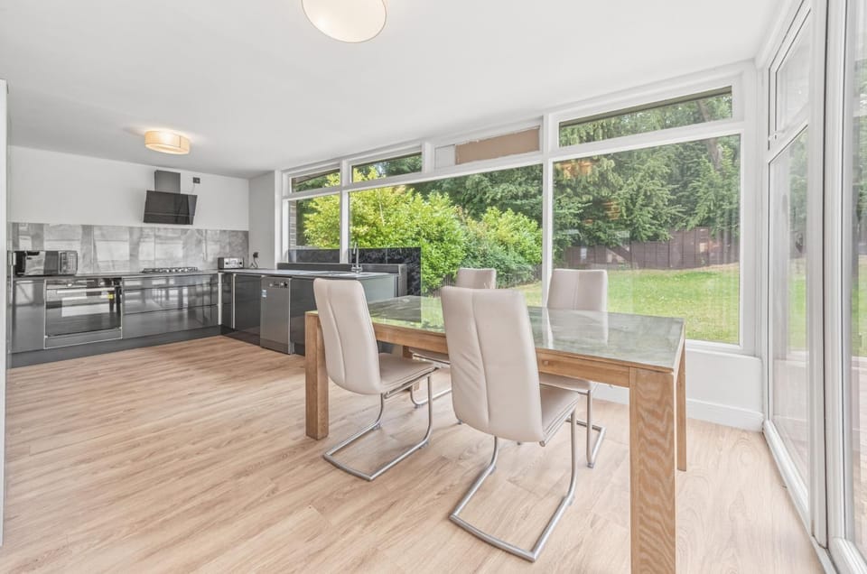 Seating area, Dining area