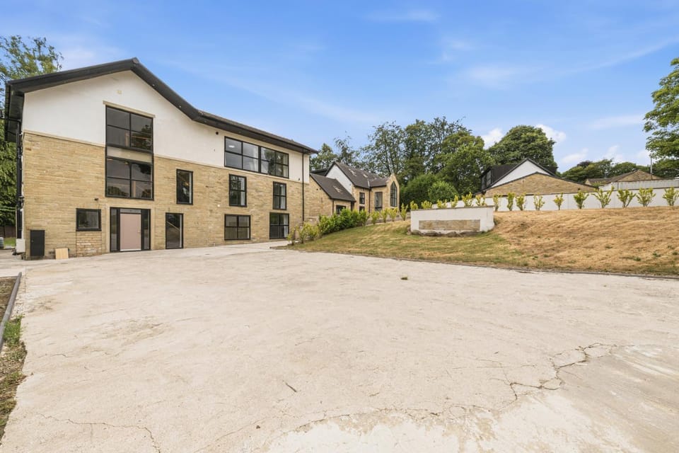 Property building, Day