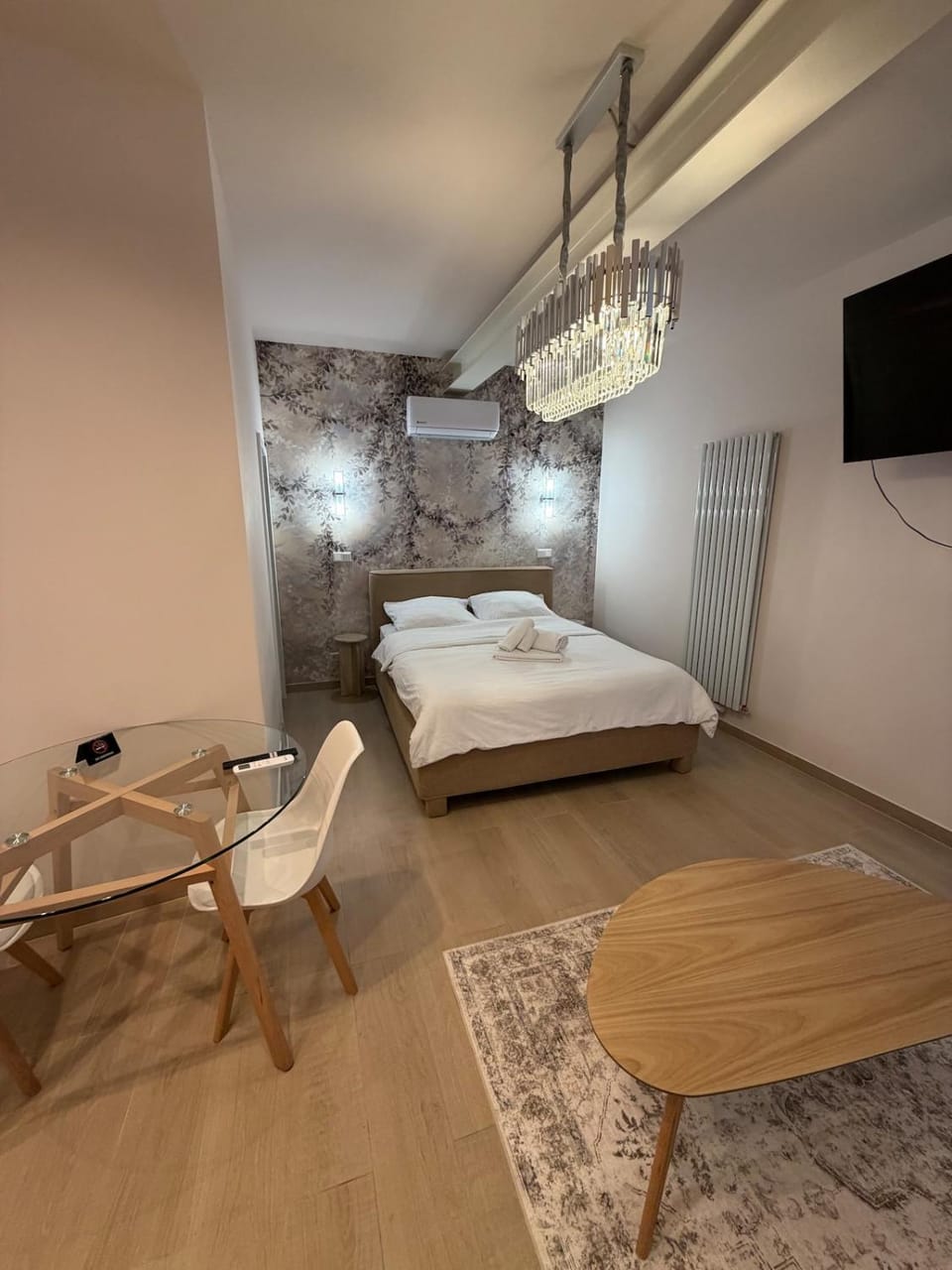Bed, TV and multimedia, Living room, Bedroom