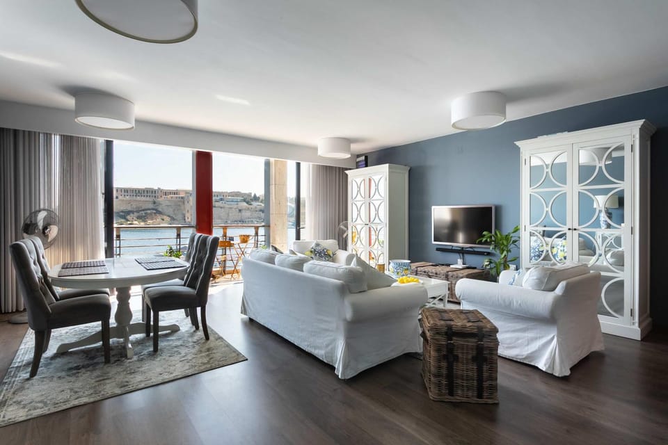 St Angelo Mansions 3BDR flat with Seaview Apartment in Malta