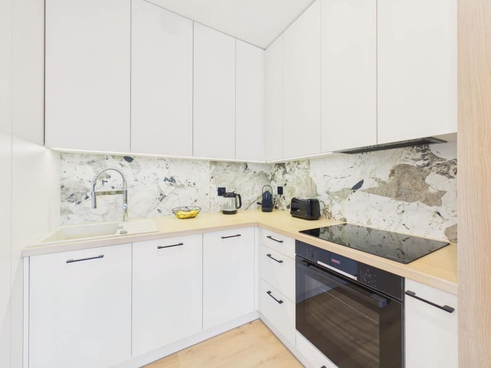 Coffee/tea facilities, Kitchen or kitchenette, stove, toaster