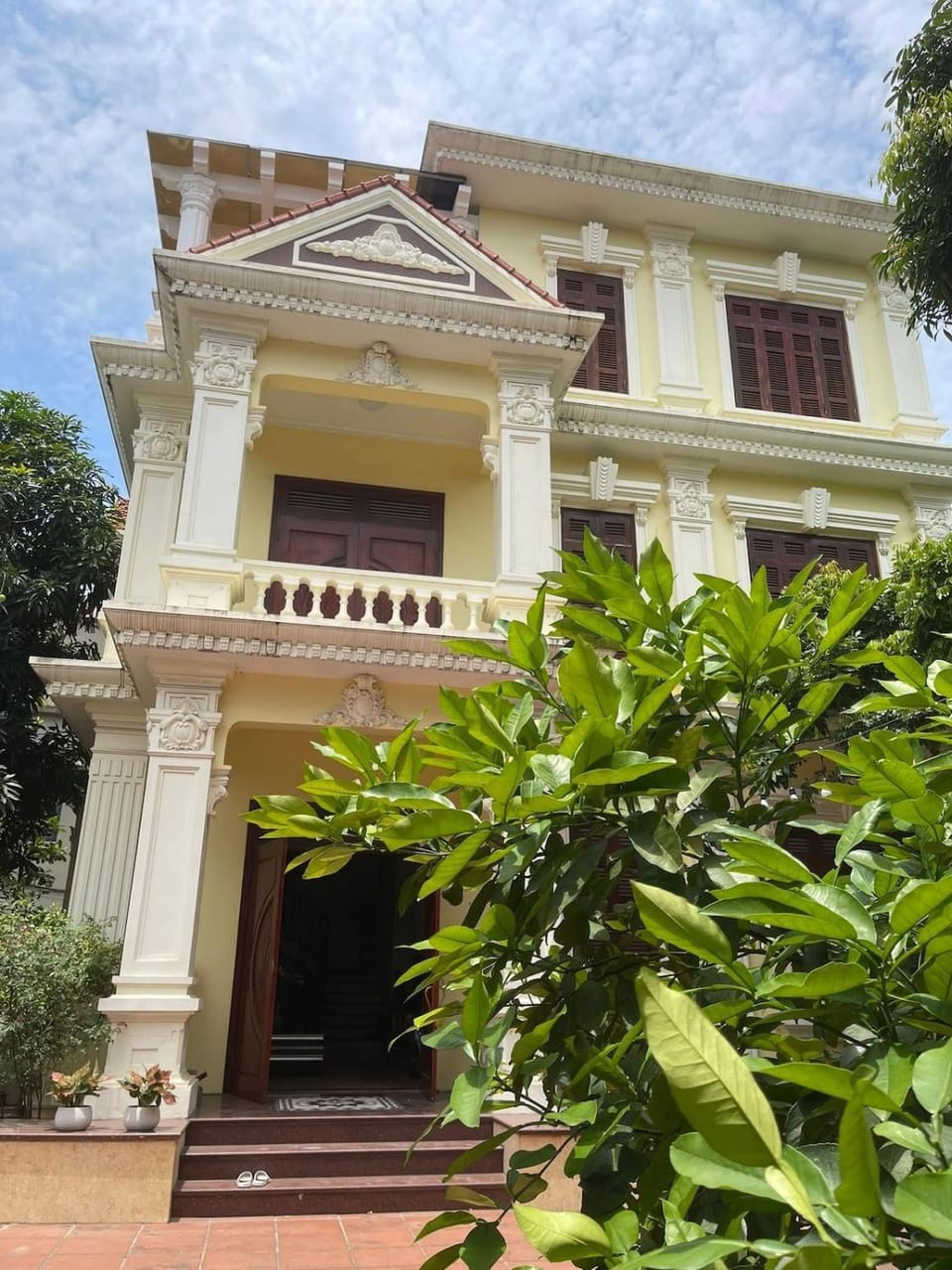 Facade/entrance