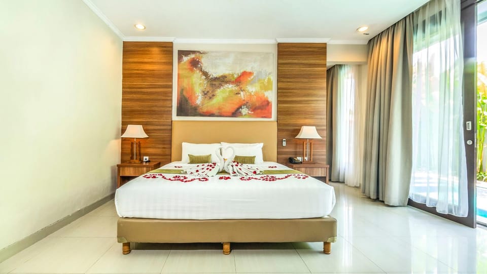 Property building, Bedroom, Swimming pool
