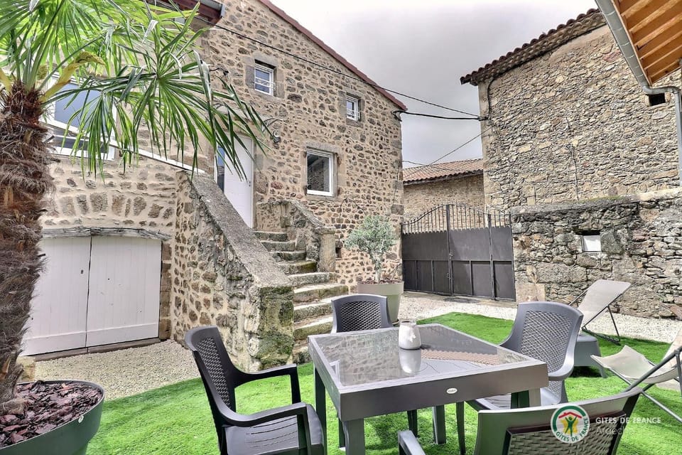 Patio, Garden, Dining area, Inner courtyard view