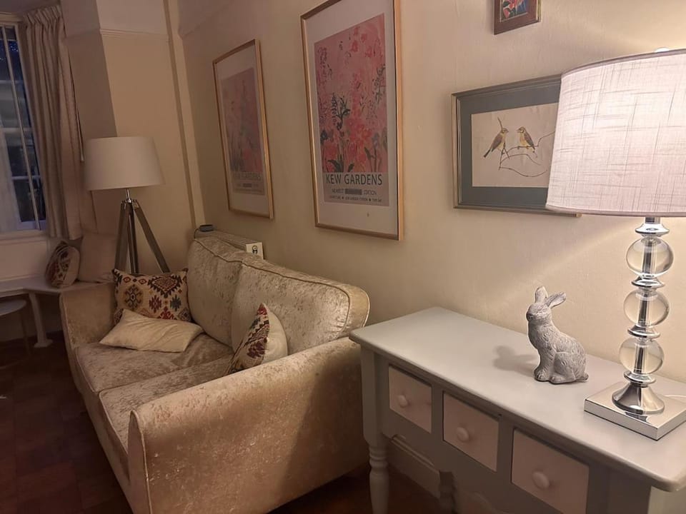 Fossils, Beaches and Cosy nights at Langmoor Manor Apartment in East Devon District
