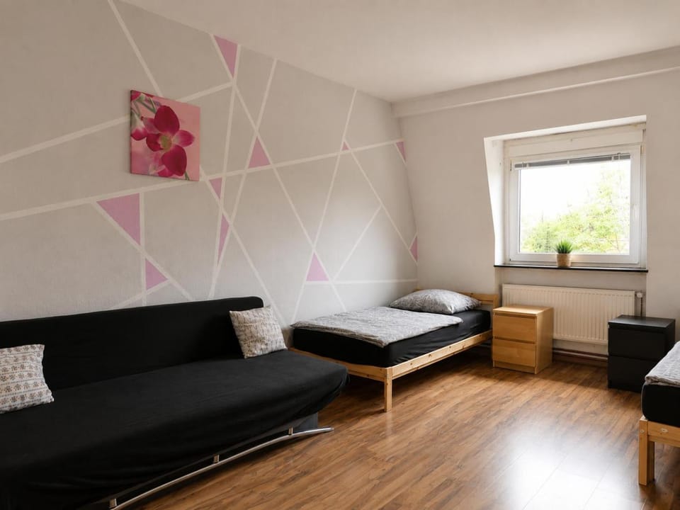 Bed, Photo of the whole room, Seating area, Bedroom