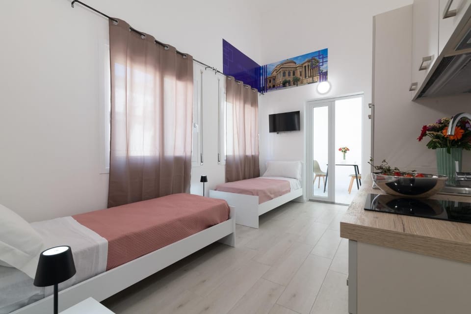 Bed, Kitchen or kitchenette