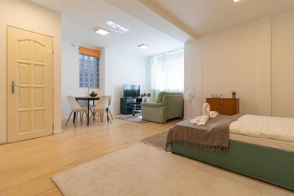 Nightlife Underground Studio Apartment in Budapest