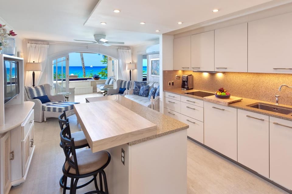 Kitchen or kitchenette, Living room