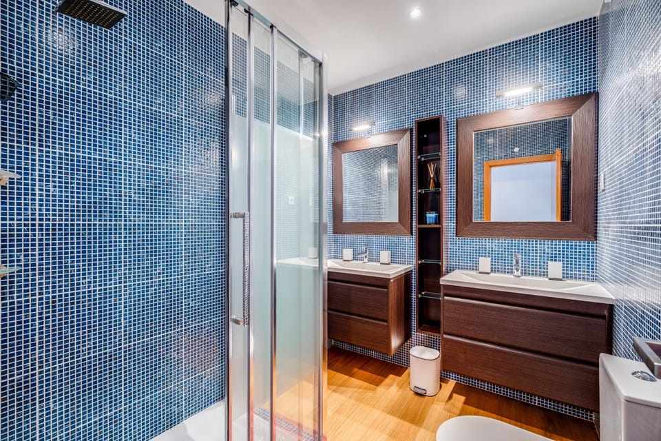 Shower, Bathroom, towels
