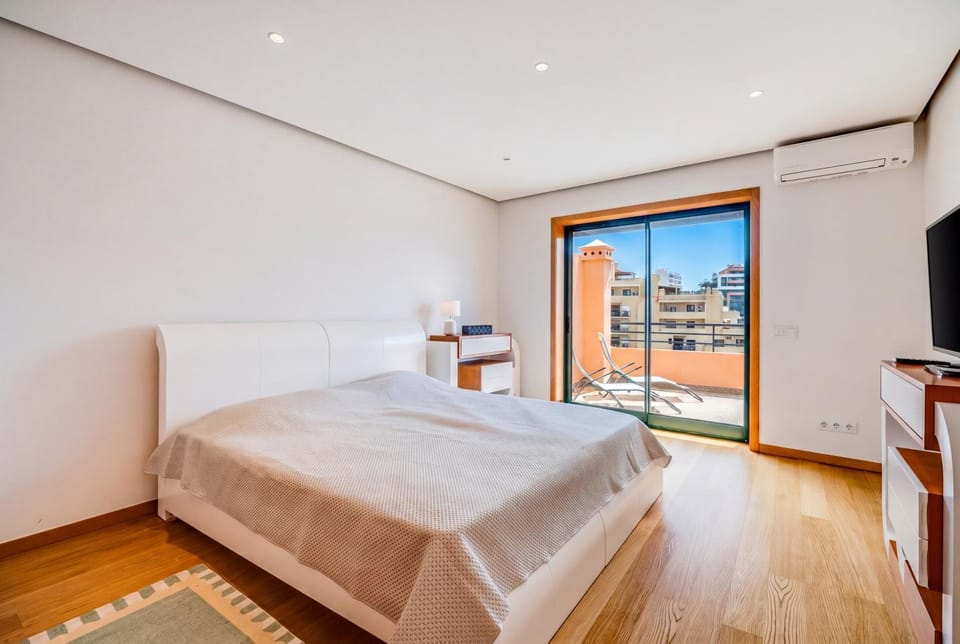Bed, TV and multimedia, Photo of the whole room, Evening entertainment, Bedroom
