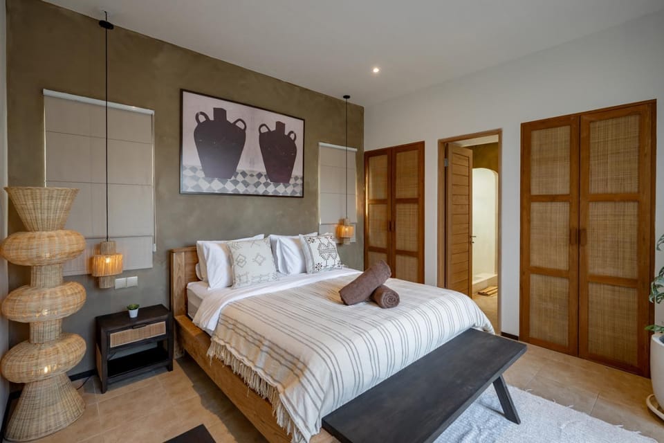 Bed, Photo of the whole room, Bedroom, towels, wardrobe
