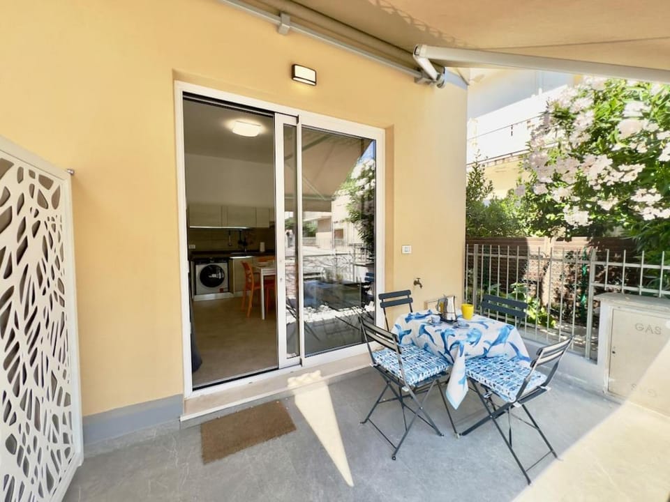 Patio, Dining area