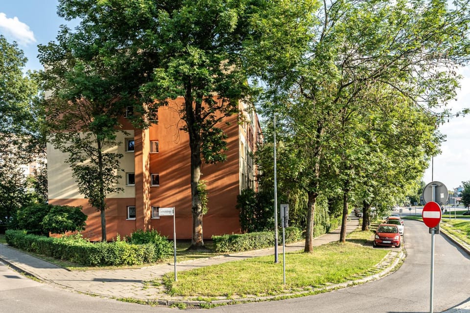 Property building, Day, Neighbourhood, Location