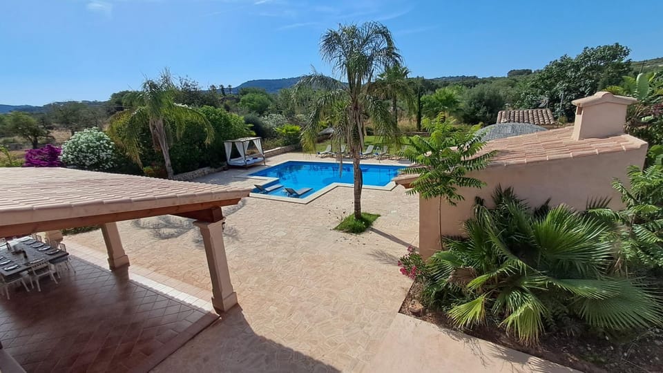 Finca Toni Santanyi Villa in Migjorn