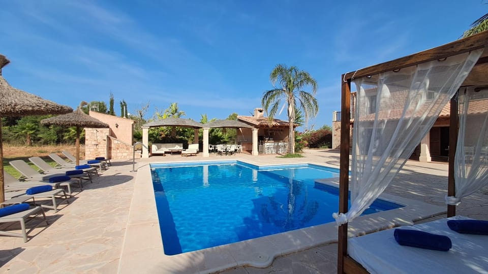 Finca Toni Santanyi Villa in Migjorn